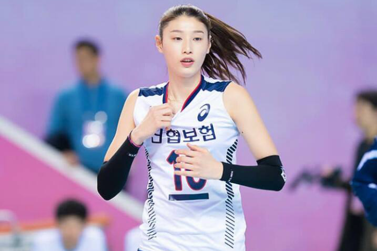 Điều đáng nói là Kim Yeon Koung vẫn đang ở đỉnh cao phong độ và nhận mức lương 800 triệu won/năm (tương đương 14 tỷ VND), con số cao nhất trong lịch sử giải bóng chuyền nữ Hàn Quốc.