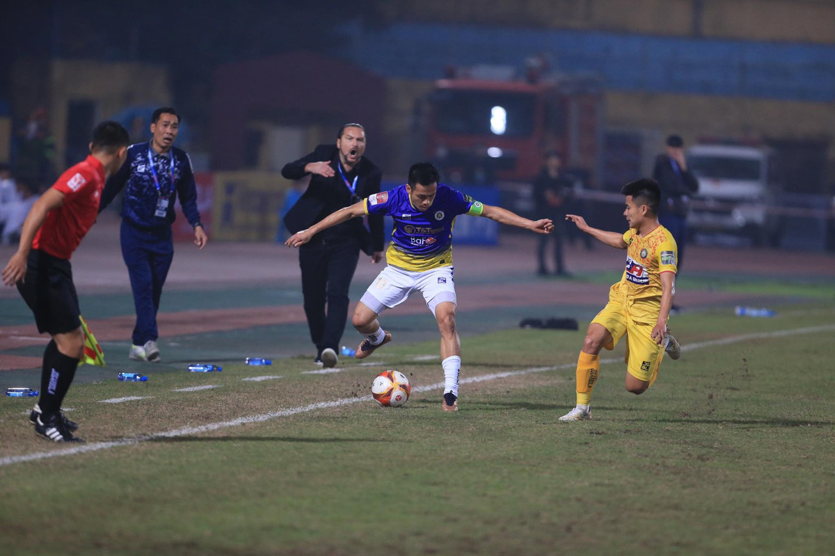 Cam chan nhau, Ha Noi va Thanh Hoa chia nhau ngoi dau V-League 2023-Hinh-2