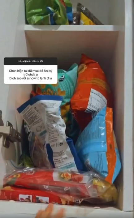 Mới đây, vợ streamer giàu nhất Việt Nam lại vướng vào ồn ào mới chỉ vì chiếc tủ chứa đầy ắp đồ ăn của mình.