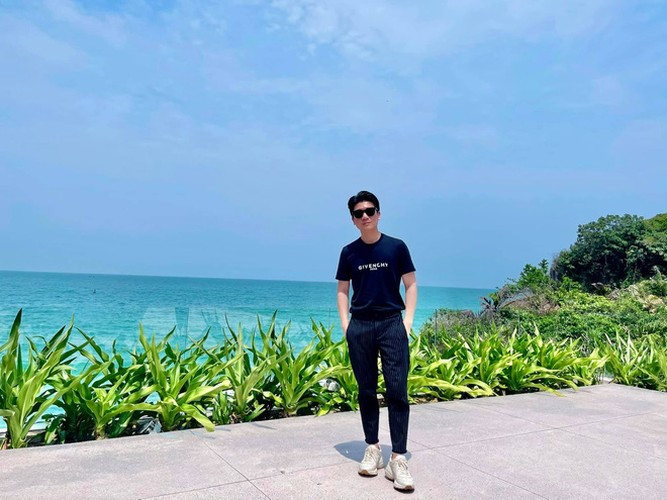 Đỗ Quang Vinh sinh năm 1989, là con trai lớn của bầu Hiển - Chủ tịch loạt tập đoàn, ngân hàng nổi tiếng tại Việt Nam.