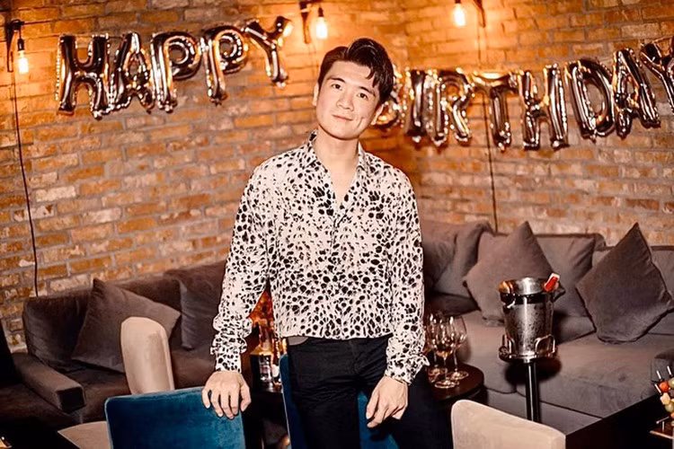 Năm 15 tuổi, Đỗ Quang Vinh một mình sang Singapore du học.