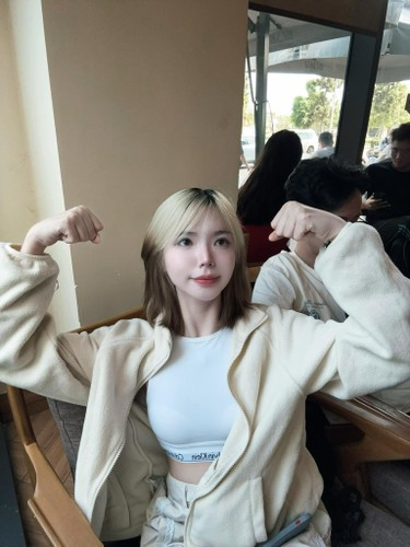 Thế nhưng thực tế, Remind nè khi nghiêm túc thì cũng chẳng thua kém các hot girl đình đám là bao, đặc biệt là khi cosplay thành các nhân vật nữ xinh đẹp trong game, anime.