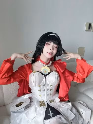 Những bức ảnh gần đây xuất hiện trên trang cá nhân của Remind khiến người hâm mộ không khỏi trầm trồ. Chỉ trong một khoảng thời gian ngắn, hình ảnh nữ cosplayer này đã thay đổi rất nhiều, trẻ trung, năng động, cuốn hút hơn.