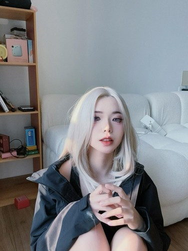 Trước đây, Remind thường xuất hiện với vẻ ngoài khá đơn giản và thậm chí là đôi phần xuề xòa. Tuy nhiên, gần đây, sự thay đổi của cô trở nên rõ rệt hơn bao giờ hết.