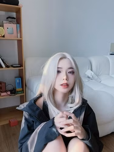 Trước đây, Remind thường xuất hiện với vẻ ngoài khá đơn giản và thậm chí là đôi phần xuề xòa. Tuy nhiên, gần đây, sự thay đổi của cô trở nên rõ rệt hơn bao giờ hết.