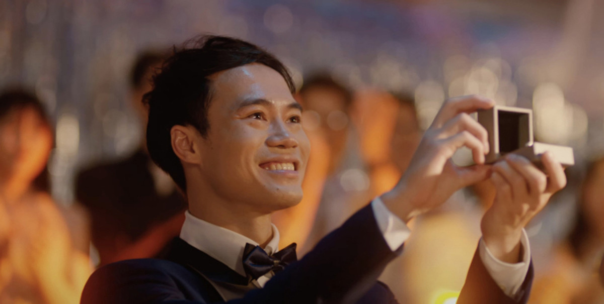 Thời gian gần đây, ngoài đá bóng, kinh doanh, Văn Toàn còn thử sức trong lĩnh vực mới là diễn viên đóng MV.