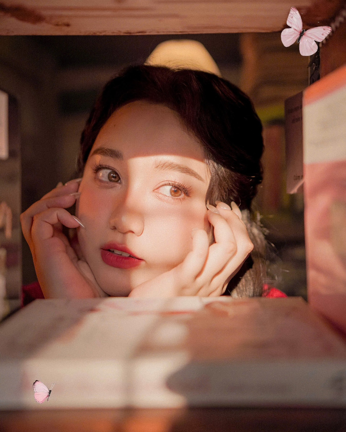 Trúc Anh chia sẻ câu chuyện con sâu hoá bướm và ẩn ý về bản thân: "Bé sâu bướm chỉ là nhân vật phụ nhưng tôi thích nhất phim luôn á, sau khi phá kén bạn vẫn vậy, vẫn ngoại hình đó nhưng sự tự tin, yêu đời, nguồn năng lượng tích cực mà bạn mang lại mới là thứ khiến mọi người vẫn dành tình yêu quý...