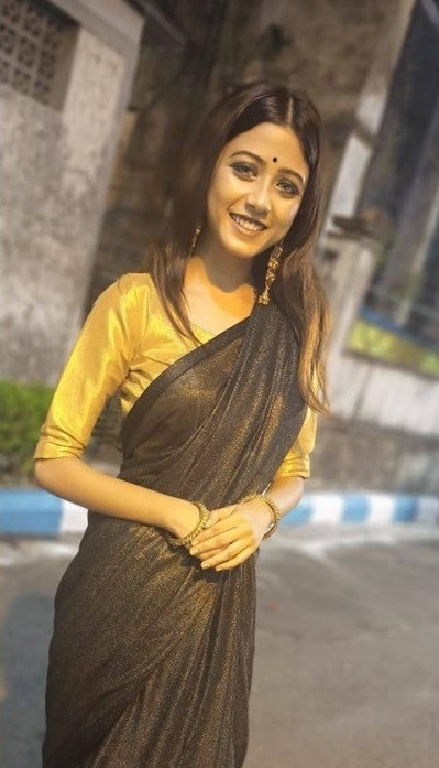 Mặc dù vậy, có một thực tế là Sanyal vẫn còn rất trẻ. Dù đã qua tuổi dậy thì nhưng vẫn còn rất nhiều thời gian để cô có thể định hình lại phong cách phù hợp với mình hơn.