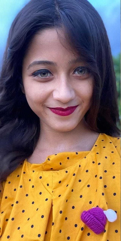 Có lẽ thứ duy nhất ở Sanyal vẫn còn đủ sức níu kéo người hâm mộ đó chính là màu mắt tuyệt đẹp, bất biến.