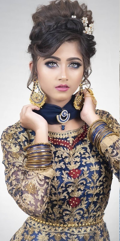 Tuy nhiên cũng không loại trừ khả năng cách ăn mặc, trang điểm hiện tại là sở thích mà Sanyal muốn theo đuổi lâu dài, vậy thì sự lựa chọn này đáng được tôn trọng.