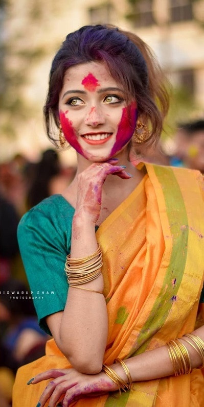 Thời điểm mới gây sốt, Sanyal vẫn chỉ là một vũ công nghiệp dư. Song bắt lấy cơ hội trở thành hiện tượng mạng này, cô lấn sân sang lĩnh vực diễn viên, ca hát… và nhận về rất nhiều hợp đồng làm mẫu quảng cáo.