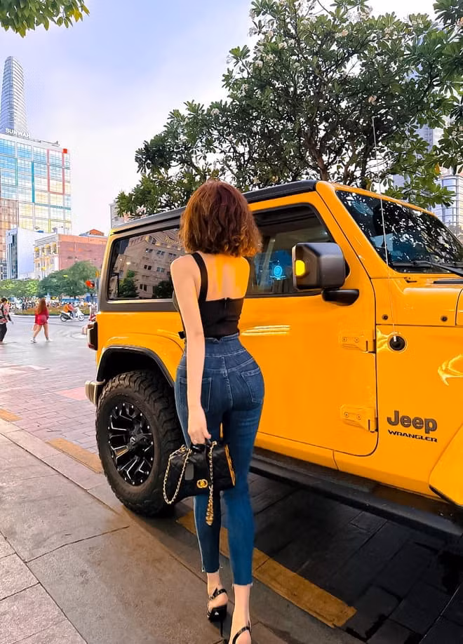 Cách lên đồ của Trang Nemo không quá cầu kỳ, nhưng luôn thể hiện nét thời thượng và cá tính.