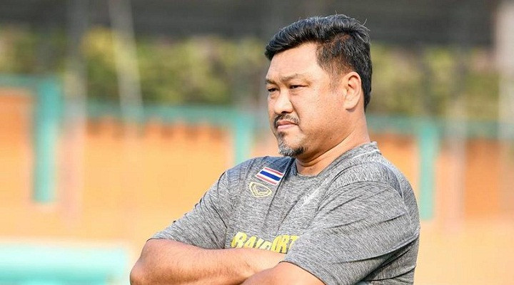 Dù giành HCV SEA Games 2017 nhưng việc thất bại ở ASIAD 2018 đã khiến ông Worrawoot Srimaka bị “bay ghế” sau quyết định sa thải của LĐBĐ Thái Lan.