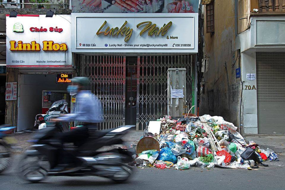 Phía dưới bài viết, nhiều dân mạng để lại bình luận xót xa trước cảnh tượng này.