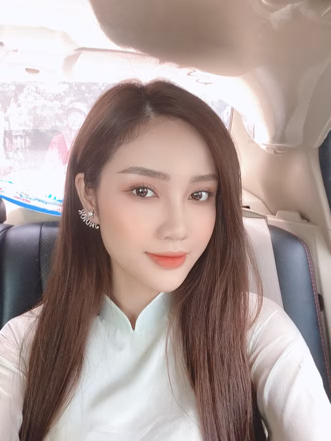 Mái tóc dài cùng bờ vai mảnh mai lại tạo cảm giác nữ tính, dịu dàng ở bạn gái thủ môn Văn Biểu.