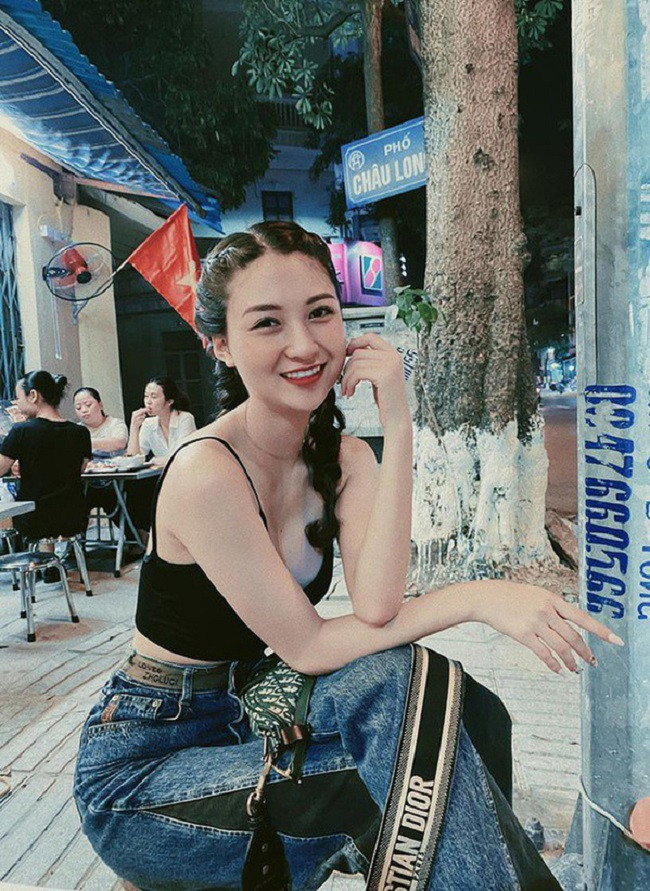 Thậm chí, Thư Vũ còn trả lời một bình luận với nhiều ẩn ý cho thấy mình đã vượt qua một giai đoạn khó khăn: "Cảm ơn anh, cảm ơn anh đã động viên em".