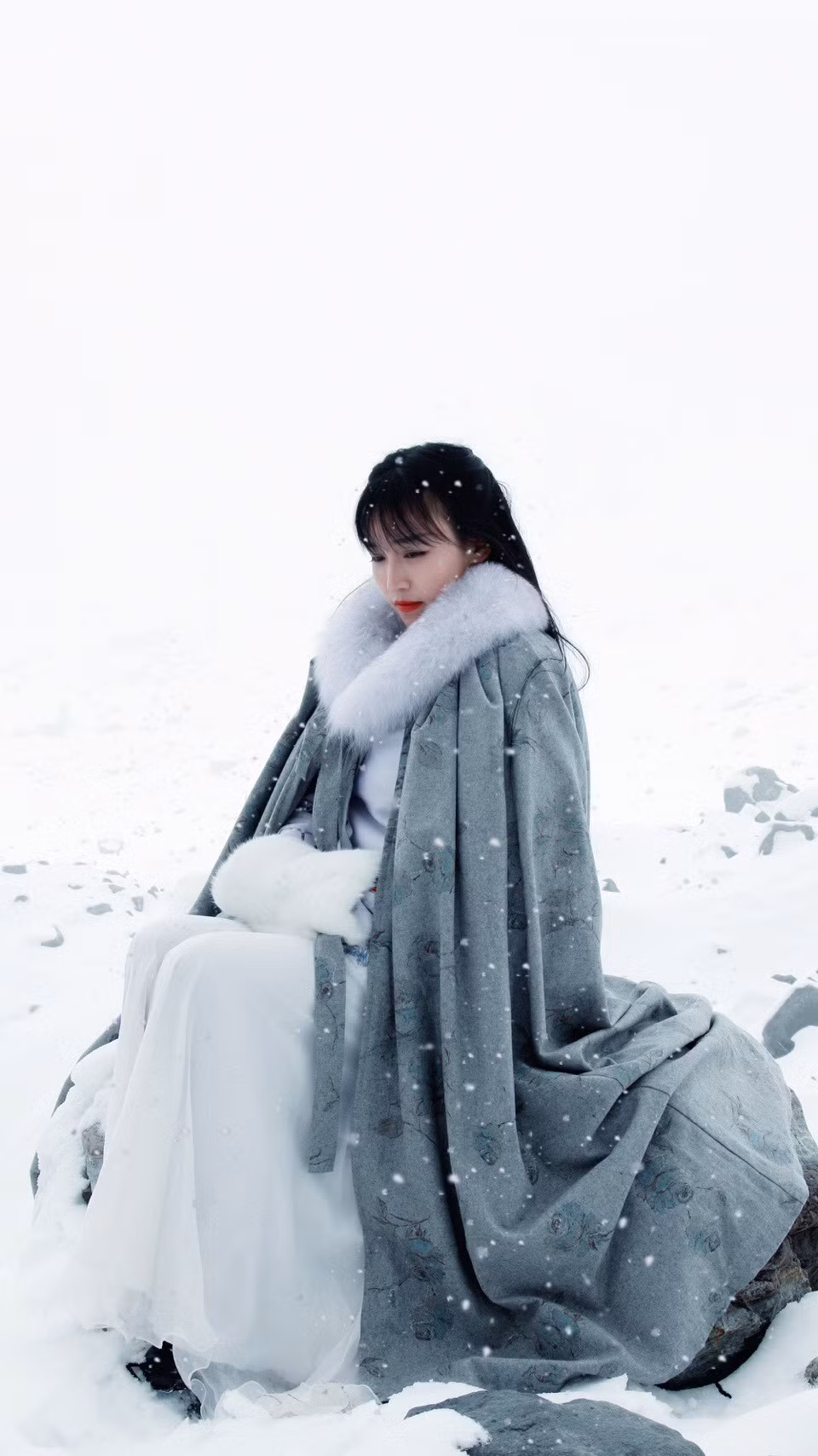 Tuy vậy, Lý Tử Thất không hài lòng với cách công ty Weinian kinh doanh thương hiệu cô nghĩ ra, hai bên nảy sinh mâu thuẫn. Cô kiện Weinian vi phạm hợp đồng trong khi phía Weinian tố cáo cô vi phạm nghĩa vụ cổ đông.