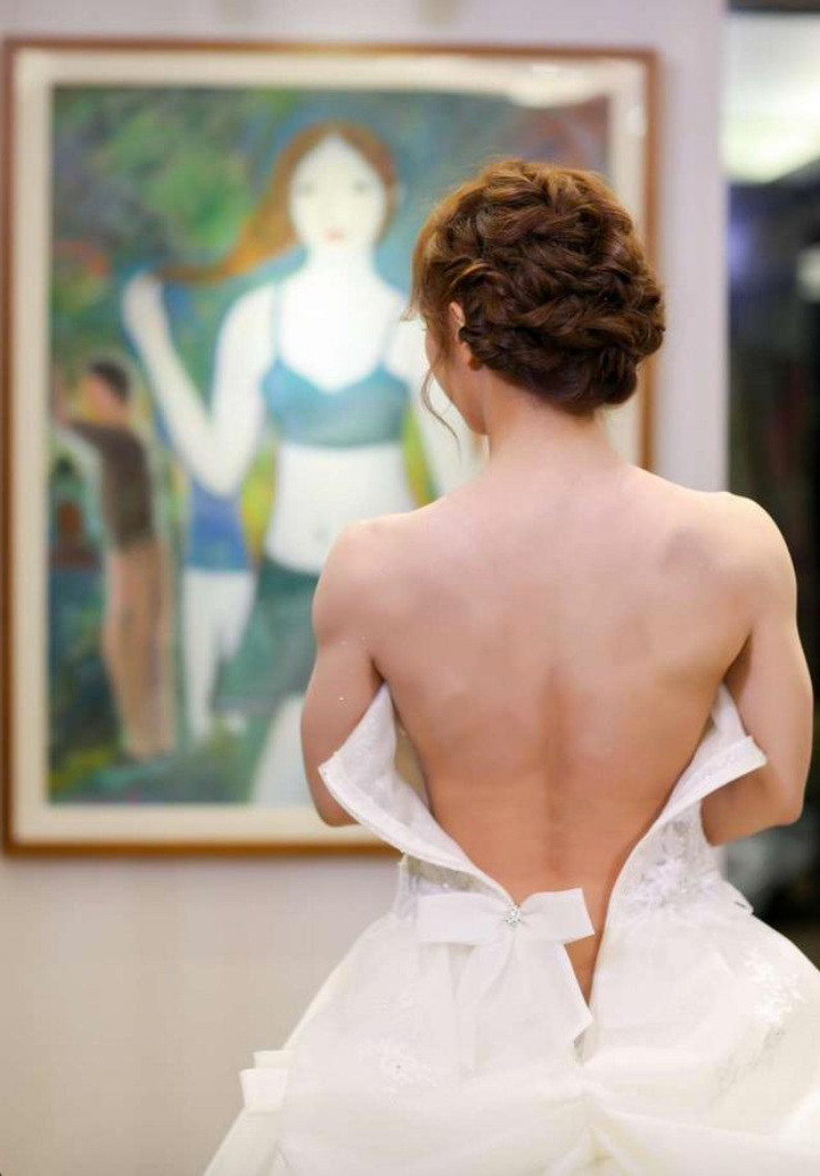 Đặc biệt hơn cả là về các cô dâu hay phù dâu. Bởi người ta vẫn nghĩ họ cần thướt tha như những nàng công chúa.