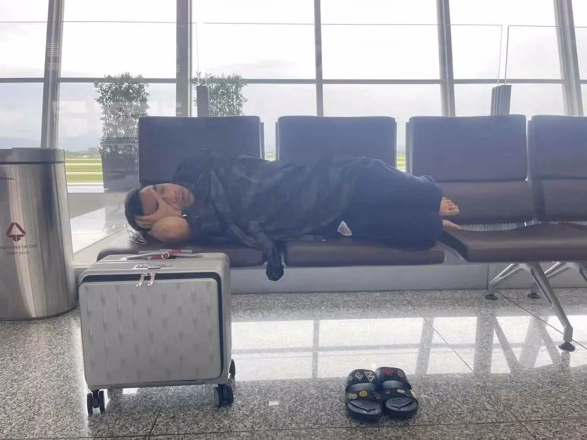 Những ngày sau đó, PewPew liên tục đăng tải hình ảnh ghi lại những sinh hoạt của nam streamer tại Trung Quốc. Nhiều người thậm chí còn khuyên PewPew chuyển nghề làm reviewer để hướng tới làm KOC được nhiều người biết đến.