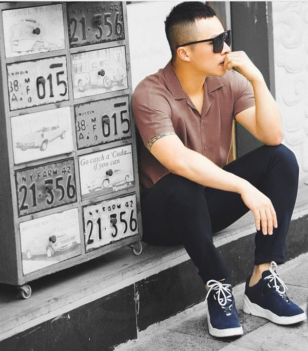 Trước đó, Vũ Khắc Tiệp luôn khiến dân tình xuýt xoa không chỉ về độ sang chảnh với những chuyến du lịch sang chảnh mà còn xuýt xoa bởi vẻ nam thần, soái ca.