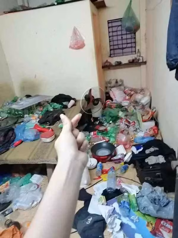 Anh Gao cho biết đã gọi điện cho anh chàng sinh viên và yêu cầu anh ta dọn dẹp, anh ta nói sẽ giải quyết khi anh ta đi công tác về.