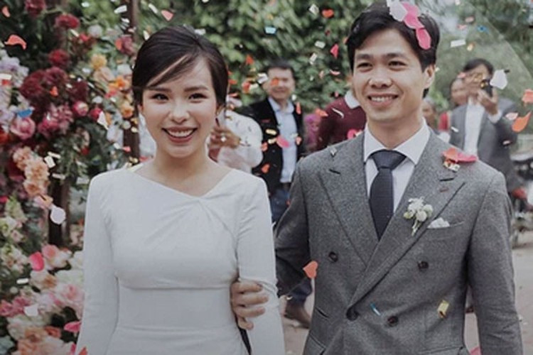 Dân mạng chỉ biết Công Phượng không được thi đấu và đó là quãng thời gian khó khăn với cầu thủ này.