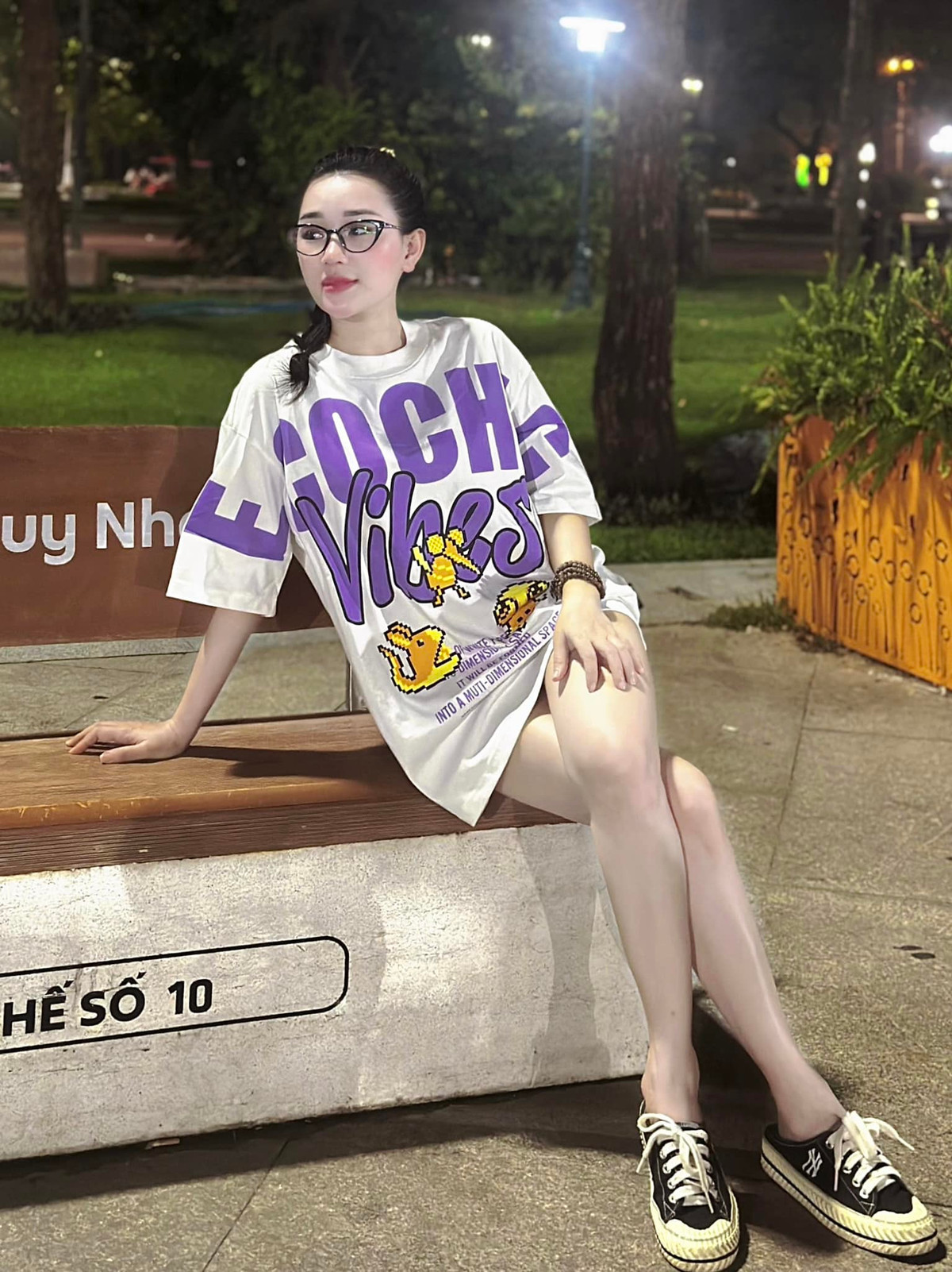 Còn về phía Hiếu Phạm, cô nàng được đánh giá là hậu phương vững chắc để chồng có thể thành công trong sự nghiệp "quần đùi áo số".