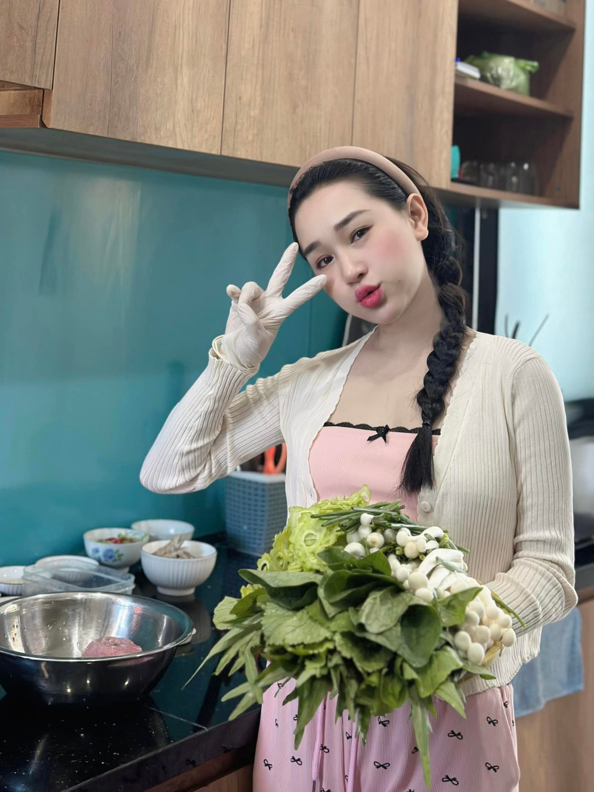 Những lúc rảnh rỗi, chàng hậu vệ ĐT Việt Nam cũng thường dành thời gian đưa vợ con đi du lịch và check in tại các khu nghỉ dưỡng cao cấp.