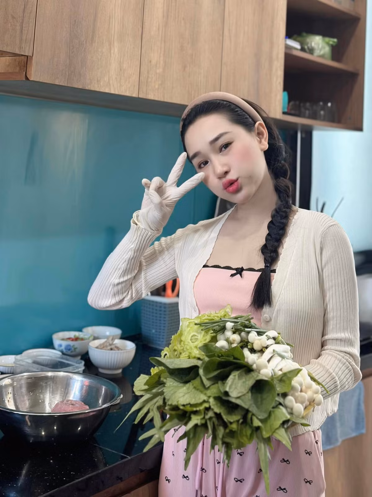 Những lúc rảnh rỗi, chàng hậu vệ ĐT Việt Nam cũng thường dành thời gian đưa vợ con đi du lịch và check in tại các khu nghỉ dưỡng cao cấp.