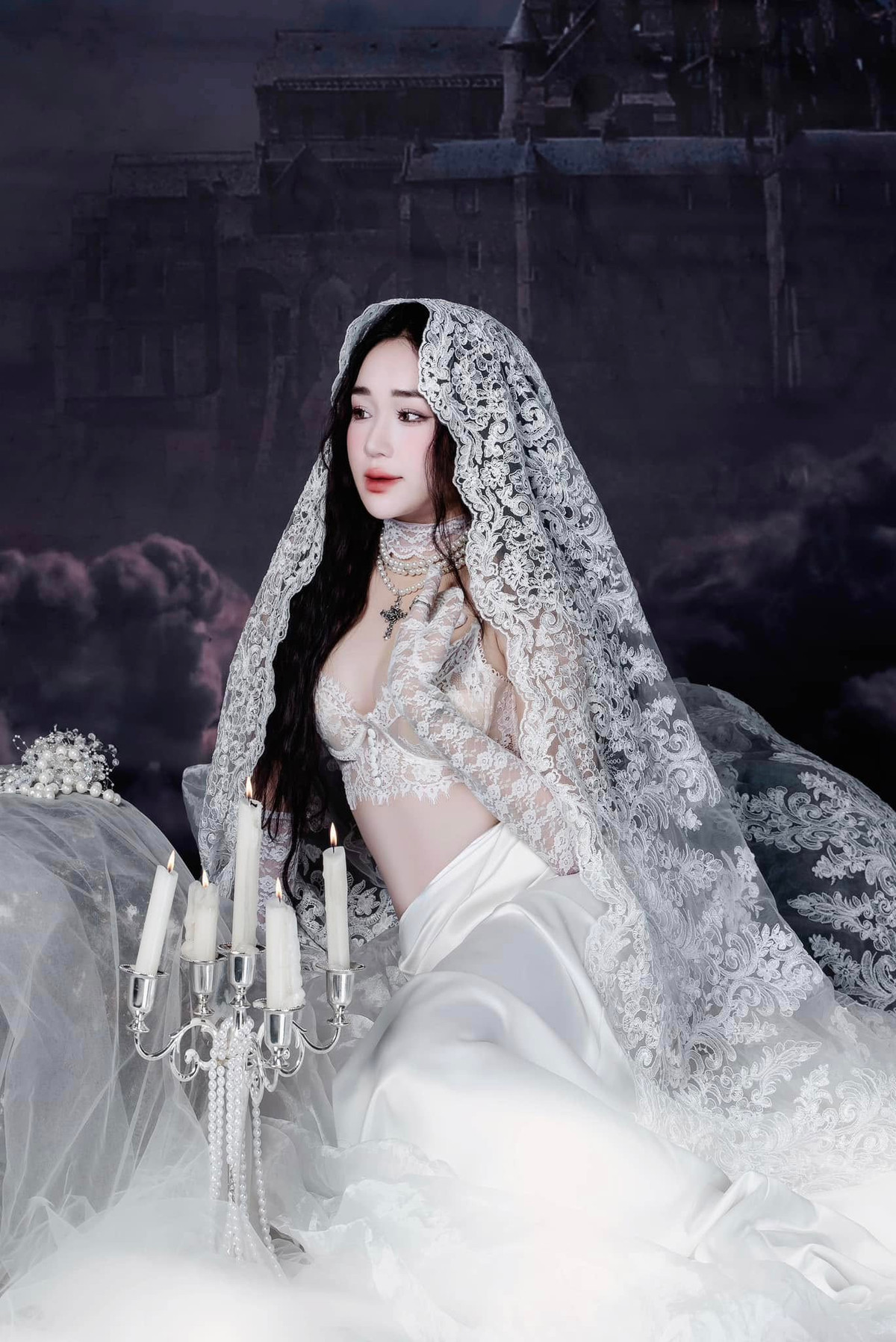 Mặc dù bận rộn với việc điều hành 2 spa nhưng Hiếu Phạm luôn là hậu phương vững chắc, hỗ trợ chồng trong mọi bước đường sự nghiệp.