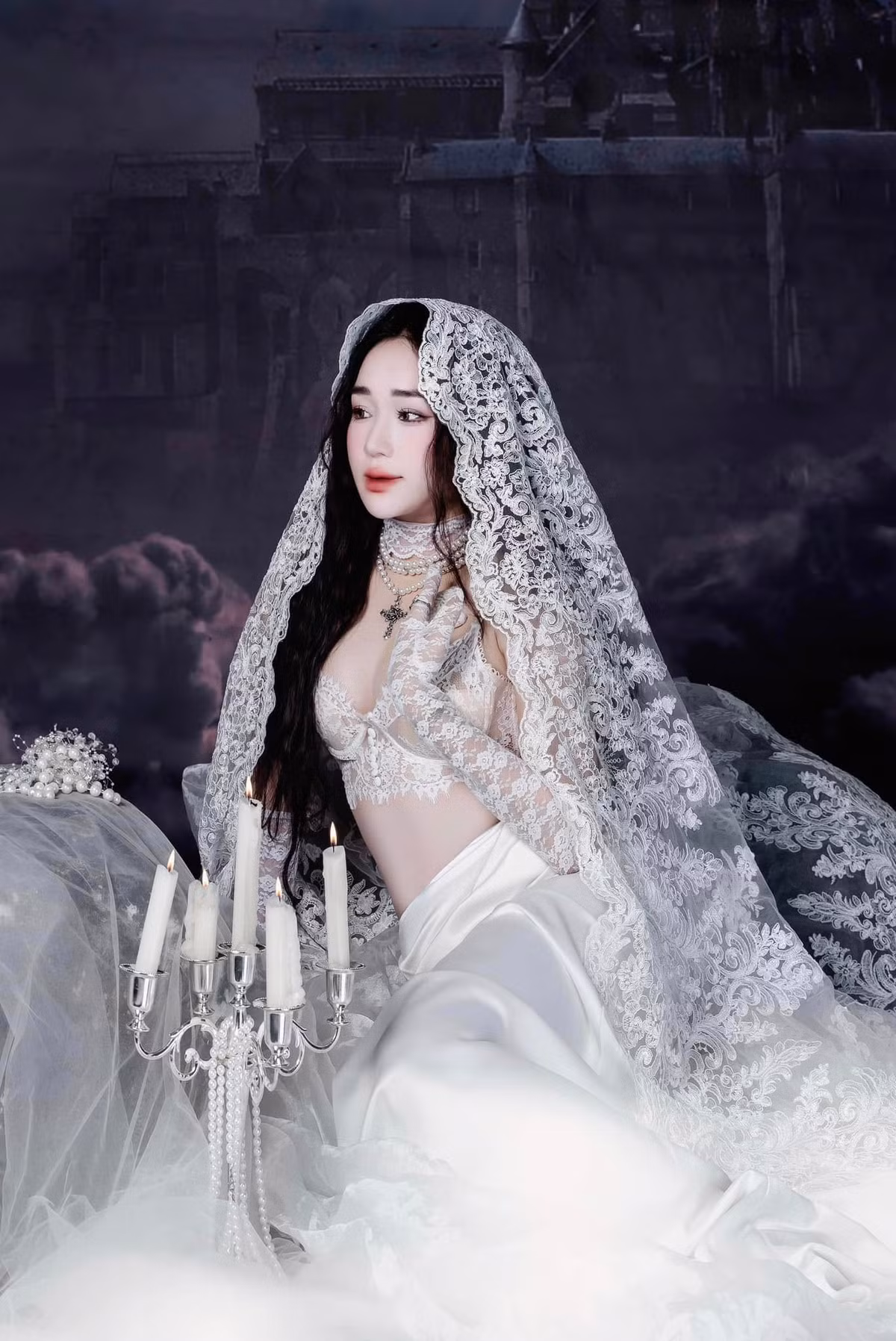 Mặc dù bận rộn với việc điều hành 2 spa nhưng Hiếu Phạm luôn là hậu phương vững chắc, hỗ trợ chồng trong mọi bước đường sự nghiệp.