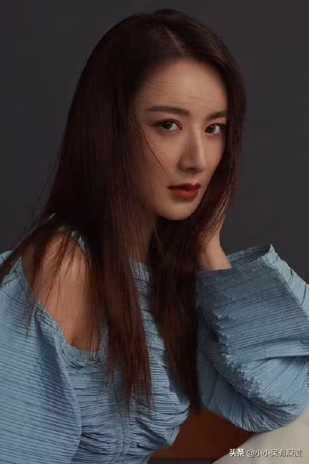 Sau nhiều năm kinh doanh, tháng 5 vừa qua, Vi Á và chồng góp mặt vào danh sách 500 người giàu nhất Trung Quốc. Chưa hết, hot girl bán hàng online cũng được tạp chí Time bình chọn là 1 trong 100 người có sức ảnh hưởng nhất năm 2021.