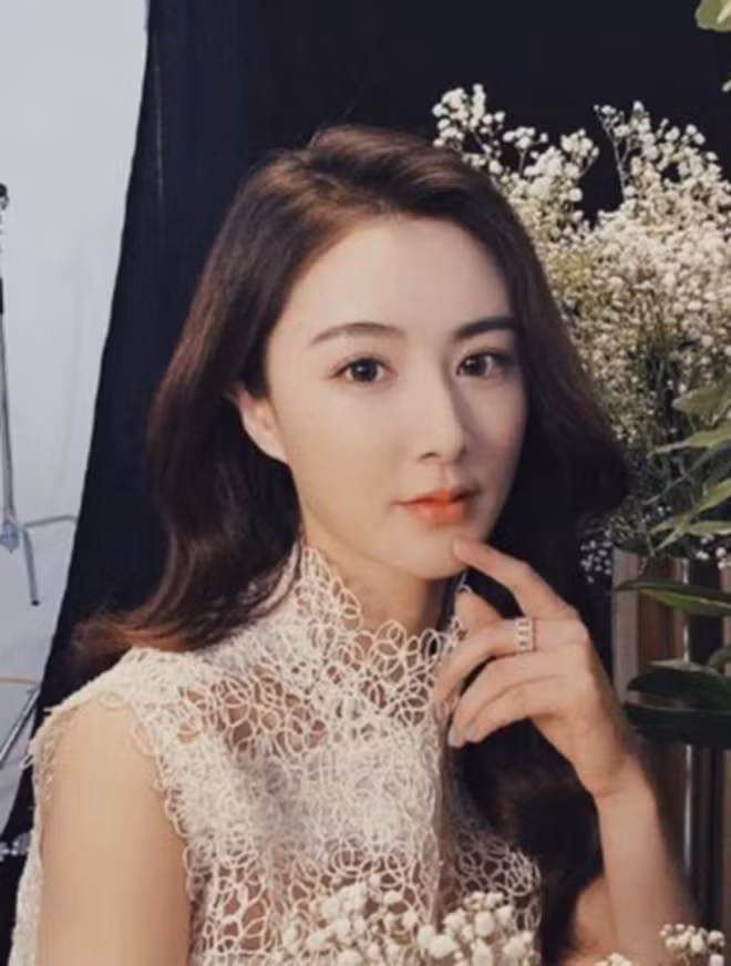 Hành động trốn thuế của Vi Á nhận về rất nhiều chỉ trích nhưng đồng thời, netizen cũng không khỏi cảm thán trước độ giàu có của vợ chồng "nữ hoàng livestream".