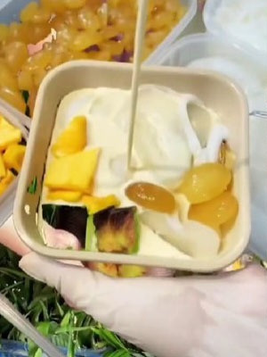 Nữ chủ quán cũng cho rằng hiện tại có rất nhiều các video review chê nhiều quán vì muốn làm đổ chén cơm của người khác. Bình thường cô sẽ không bao giờ lên tiếng vì những lời không hay nhưng lần này cô quyết định đáp trả gay gắt vì không muốn cái xấu leo thang.