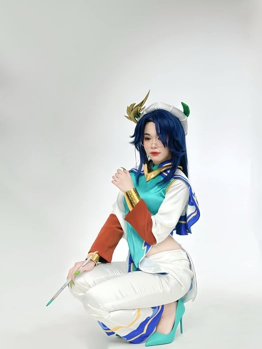 Trong trường hợp của Ngọc Hương, dù cô có vẻ rất tự tin và thoải mái khi thể hiện bản thân, nhưng không ít người cho rằng hành động của cô có rủi ro gây ra phản ứng tiêu cực. Đến thời điểm hiện tại, hình ảnh này vẫn thu hút sự chú ý lớn.