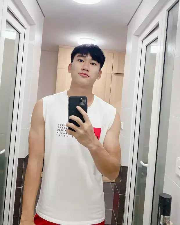 Theo tìm hiểu, Nhâm Mạnh Dũng (SN 2000) đến từ Thái Bình, trưởng thành từ lò đào tạo Viettel.