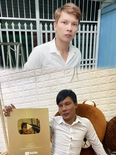 Bên cạnh đó, trong video này, Lộc Fuho cũng đổi cách xưng hô là "Lộc và mọi người" thay vì xưng "thầy" như trước đây.