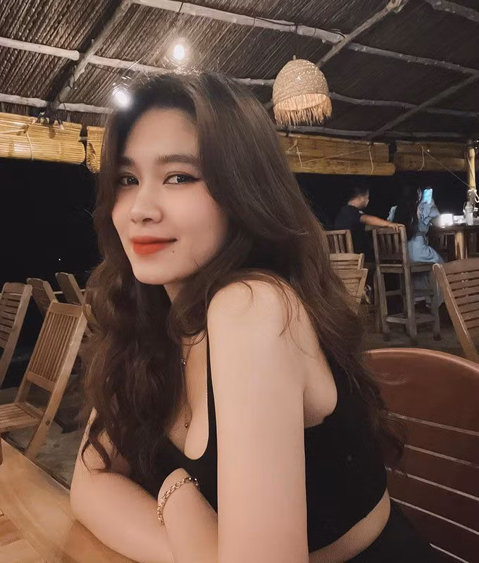 "Không chỉ với những người đang giảm cân, đây cũng là chế độ ăn đang được áp dụng rất nhiều hiện nay. Không nhất thiết phải ăn kiêng quá nghiêm ngặt, bạn vẫn có thể sở hữu một vóc dáng đẹp, chỉ cần biết cách kiểm soát lượng calo in-out. Ăn uống lành mạnh kết hợp tập luyện đều đặn nhằm duy trì một sức khỏe tổng quan tốt, không đơn thuần là để giảm cân", cô chia sẻ thêm.