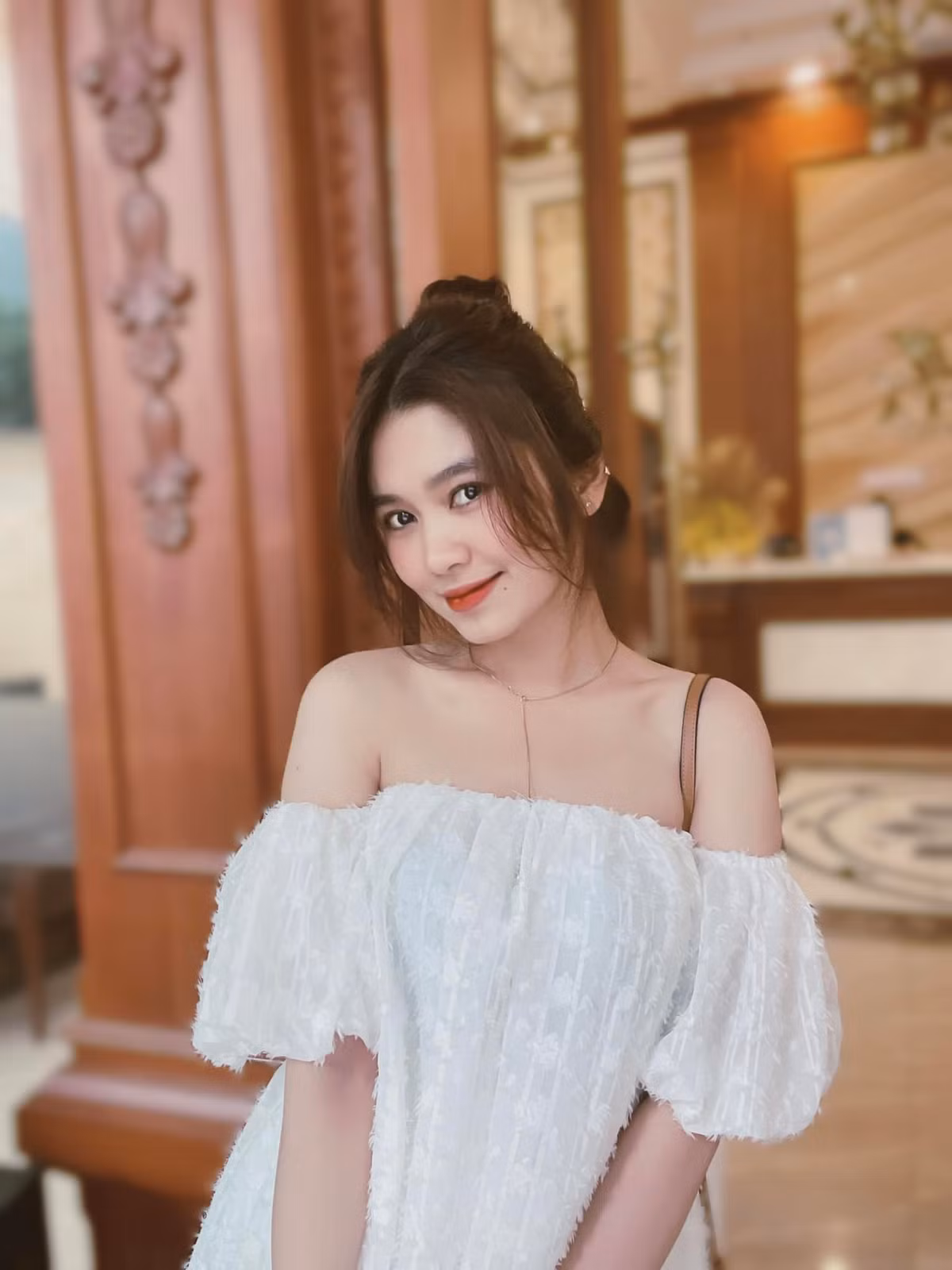 Nhan sắc xinh đẹp của bà xã Huỳnh Tấn Sinh.