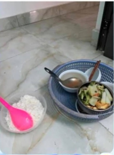 Hiện tại, hình ảnh những bữa cơm “cách ly” tại nhà của các cô cậu trở về từ vùng dịch vẫn đang được cư dân mạng chia sẻ nhiệt tình.