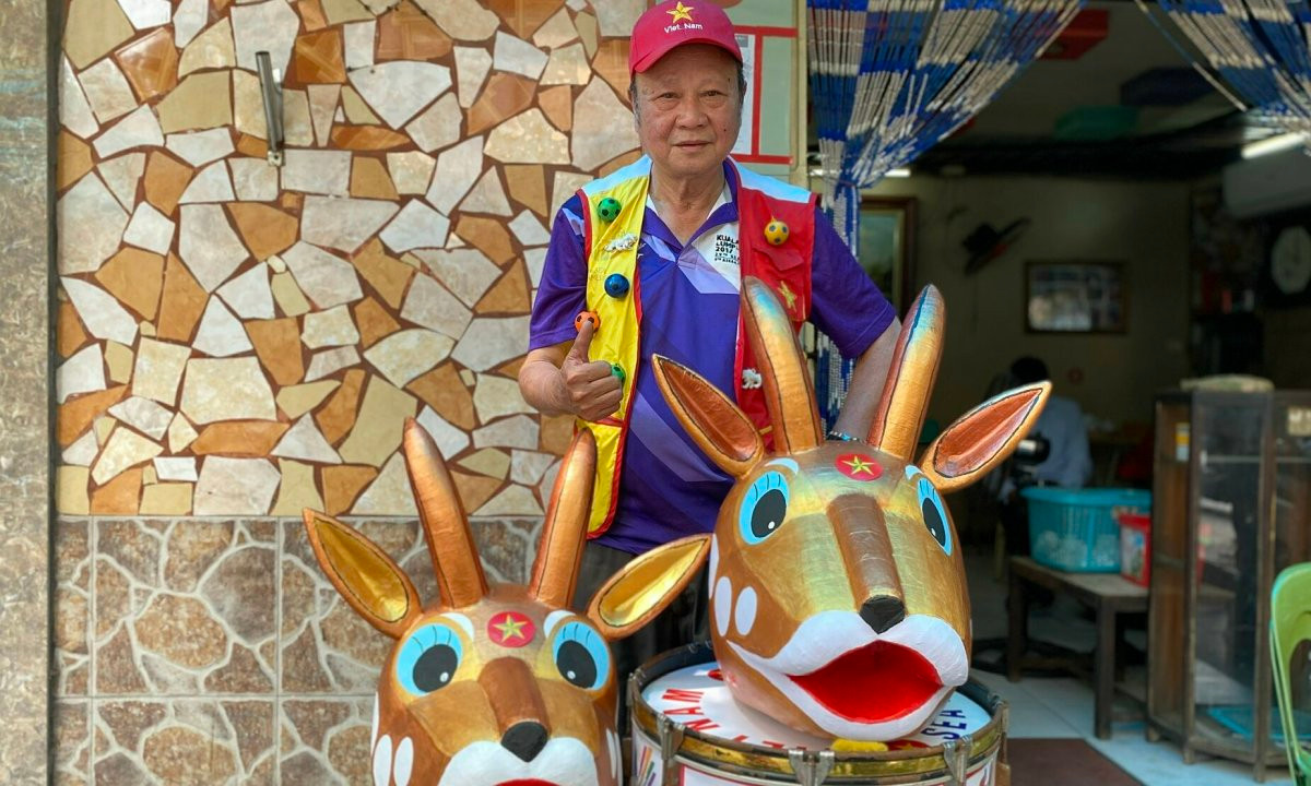 Năm 2020, loài sao la – "kỳ lân Châu Á" được chọn là linh vật của SEA Games 2021 tại Việt Nam. Ông Tuấn lên ý tưởng về cặp mũ sao la, nhưng gián đoạn do sức khỏe yếu, phải nằm viện điều trị 15 ngày. Để kịp tiến độ, ông nhờ người quen dựng trước khung và cắt gọn mũ.