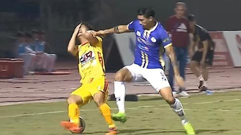 Thậm chí, nhiều người còn mong muốn các trọng tài phải thật mạnh tay với những tình huống "xấu chơi" dạng Văn Hậu để bóng đá Việt Nam ngày một đẹp hơn.