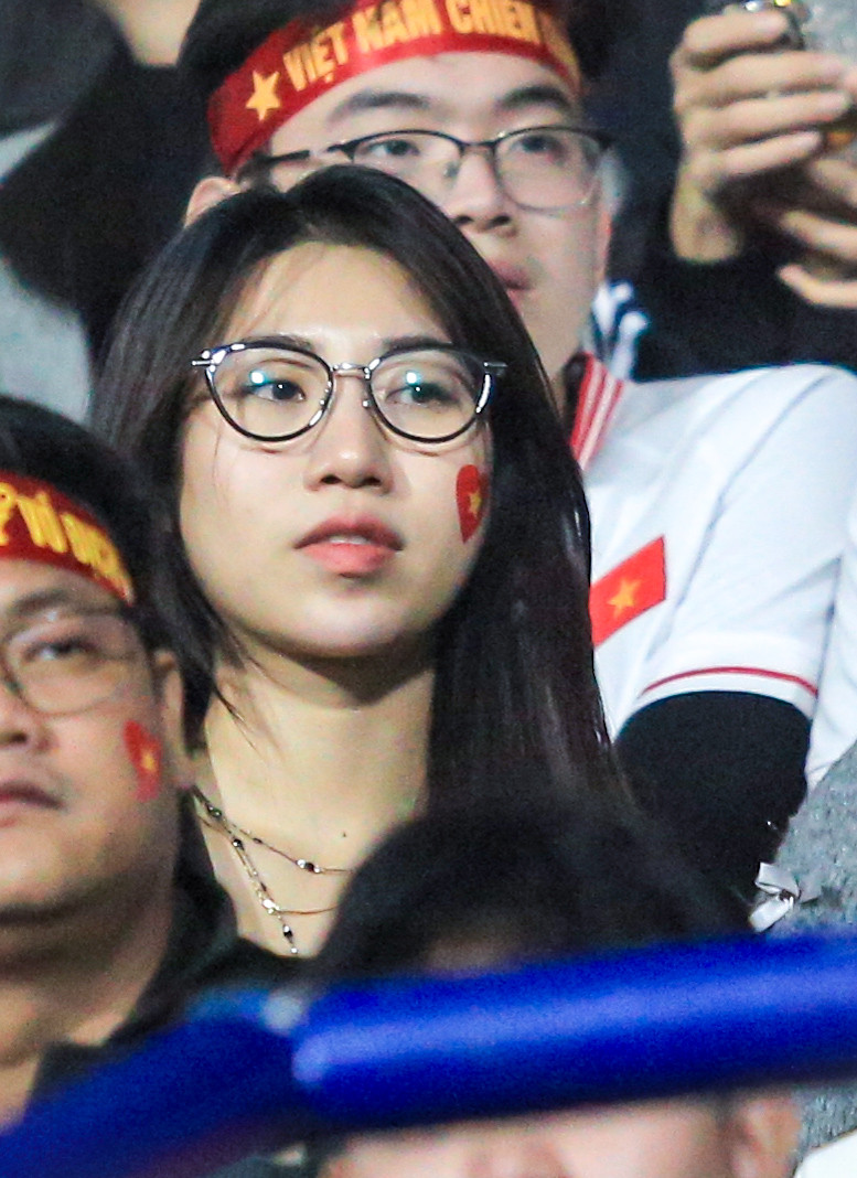 Cũng giống như nhiều cô gái khác, Nguyễn Nụ cũng muốn mình xinh đẹp trên mạng xã hội.