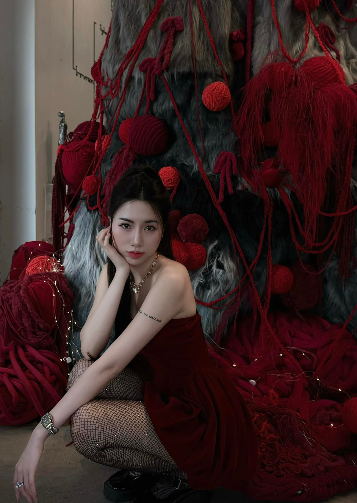 Không chỉ vậy, cô nàng còn có nước da trắng sứ mịn màng khiến nhiều người mơ ước.