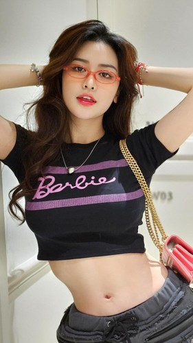 Quyên Qui tập trung vào các nguyên liệu ít chất béo và giàu chất xơ từ trái cây, rau củ. Thậm chí, có những buổi sáng, cô chỉ ăn đơn giản như nửa trái táo, ngô luộc hay ngũ cốc.