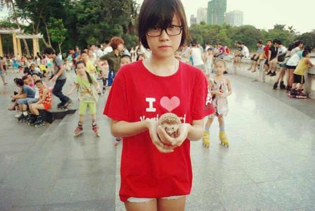 Vóc người nhỏ nhắn cùng chiếc răng khểnh dễ thương là ấn tượng đầu tiên của tất cả mọi người về Thuỷ Tiên.