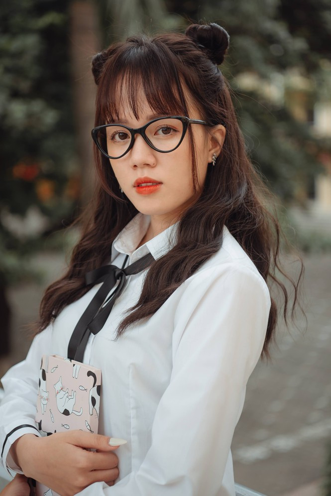 Mèo Sao Hỏa là một cái tên quen thuộc trong cộng đồng game. Cô từng vướng phải lùm xùm tình ái gây xôn xao khắp mạng xã hội với tình cũ Long Men.