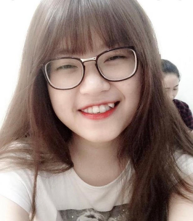 Nhìn lại những chiếc ảnh ngày xưa, mới khiến nhiều người gật gù tán thành rằng Thuỷ Tiên cũng có một giai đoạn dậy thì đầy thành công.