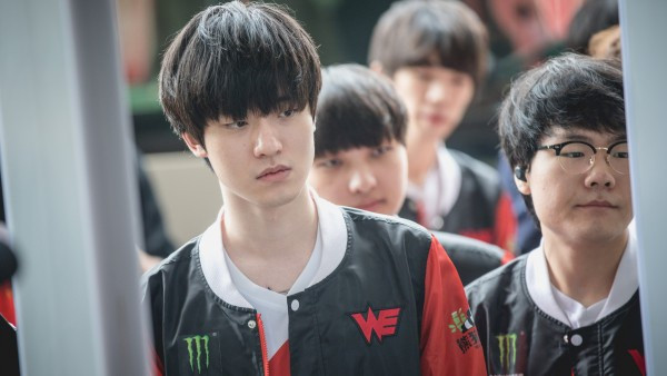 Mystic và bà xã kết hôn đầu năm 2018 nhưng phải đến tháng 8/2018, khi anh chàng thông báo đón con trai đầu lòng trên trang cá nhân thì cộng đồng game, dân mạng mới biết hóa ra anh chàng đã có gia đình.