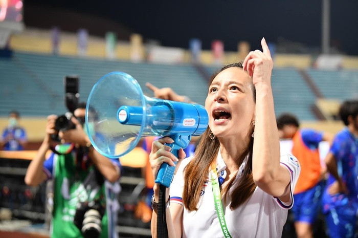 Nữ trưởng đoàn U-23 Thái Lan sẽ tiếp tục dẫn đầu đoàn U-23 Thái Lan sang Uzbekistan đá VCK U23 châu Á đầu tháng 6 này.
